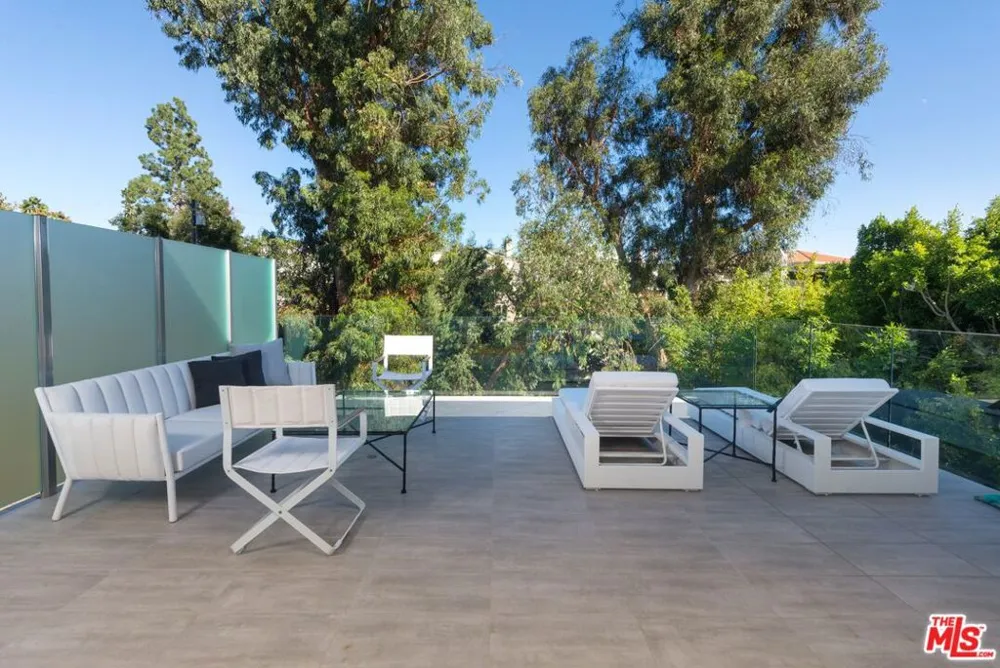 118 S CANYON VIEW DRIVE Los Angeles, CA 90049