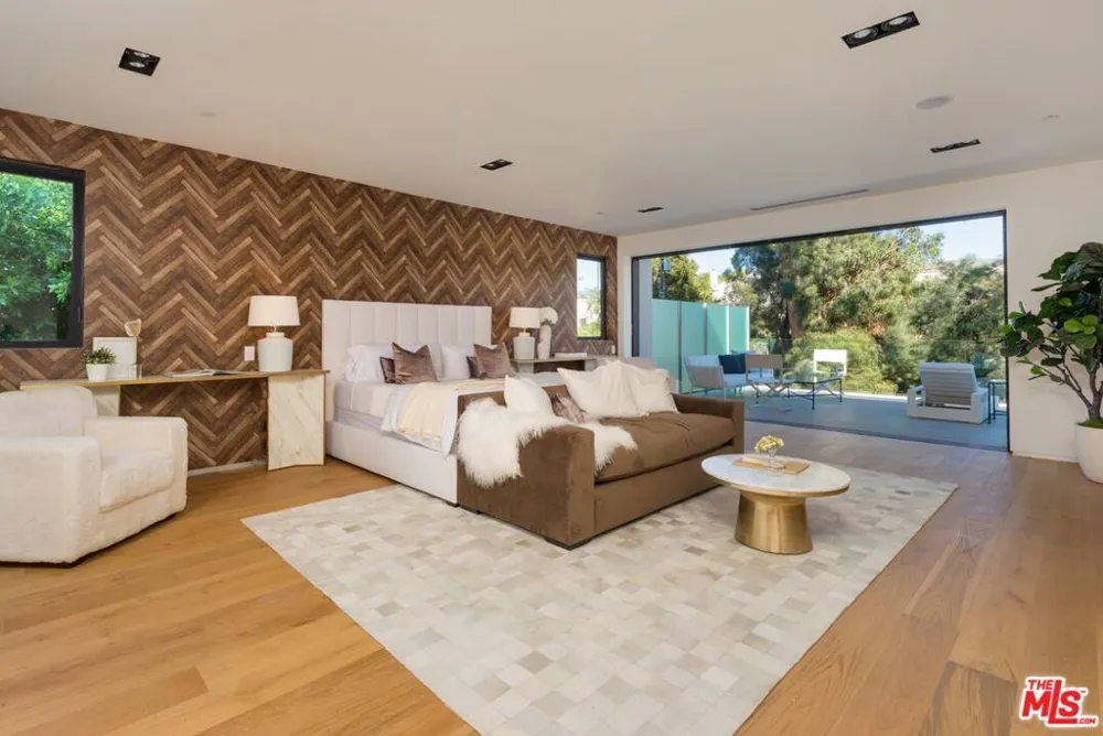 118 S CANYON VIEW DRIVE Los Angeles, CA 90049