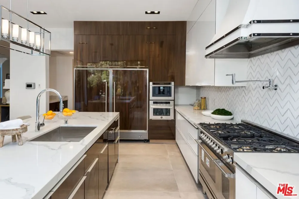 118 S CANYON VIEW DRIVE Los Angeles, CA 90049