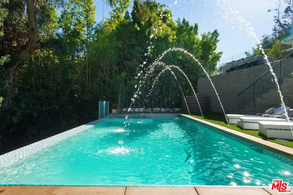 118 S CANYON VIEW DRIVE Los Angeles, CA 90049