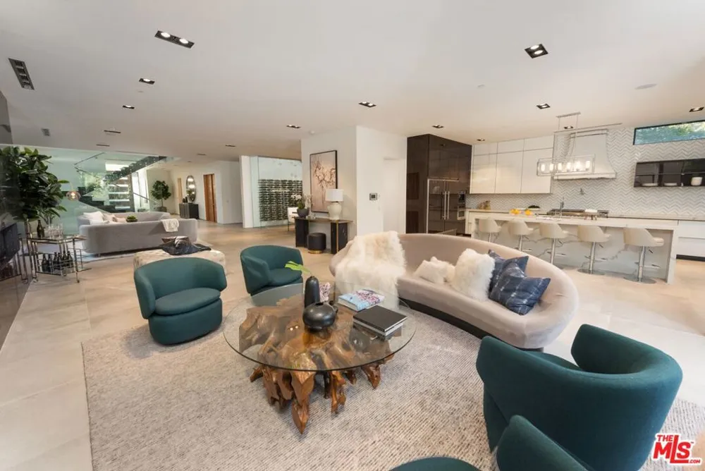 118 S CANYON VIEW DRIVE Los Angeles, CA 90049