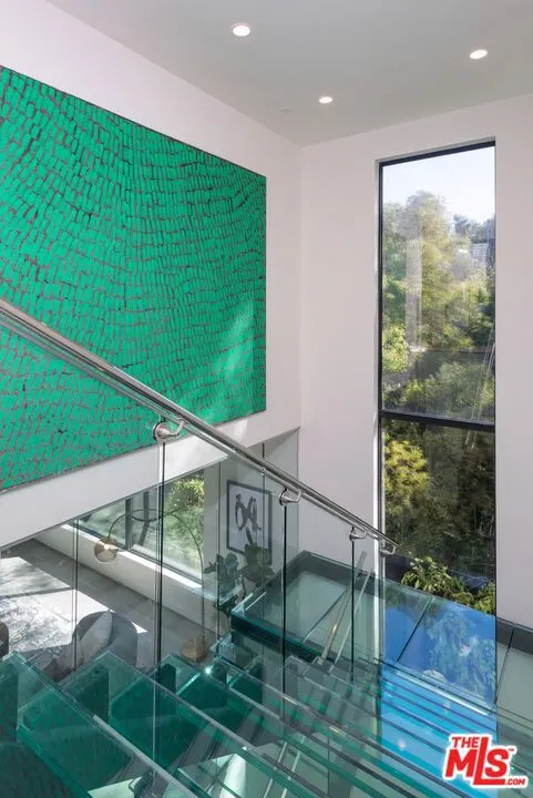 118 S CANYON VIEW DRIVE Los Angeles, CA 90049