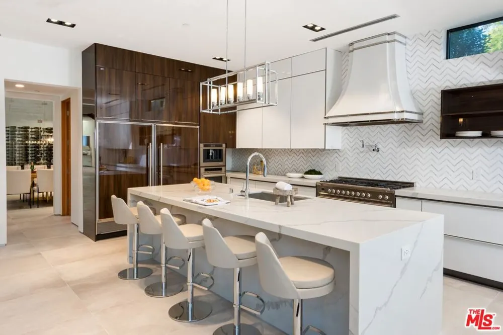 118 S CANYON VIEW DRIVE Los Angeles, CA 90049