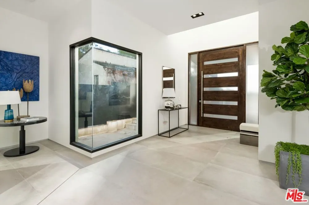 118 S CANYON VIEW DRIVE Los Angeles, CA 90049