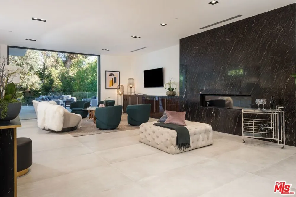 118 S CANYON VIEW DRIVE Los Angeles, CA 90049