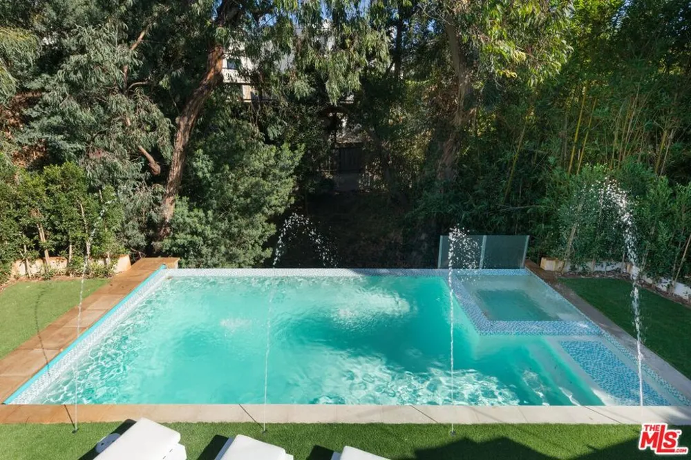 118 S CANYON VIEW DRIVE Los Angeles, CA 90049