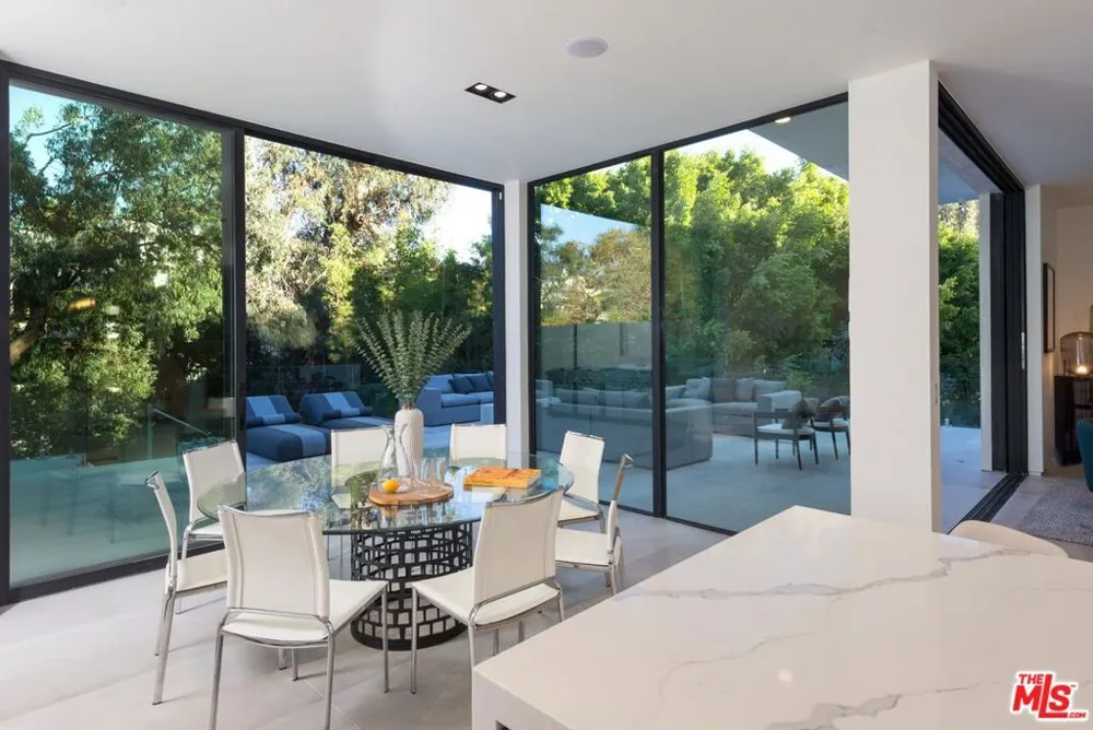 118 S CANYON VIEW DRIVE Los Angeles, CA 90049