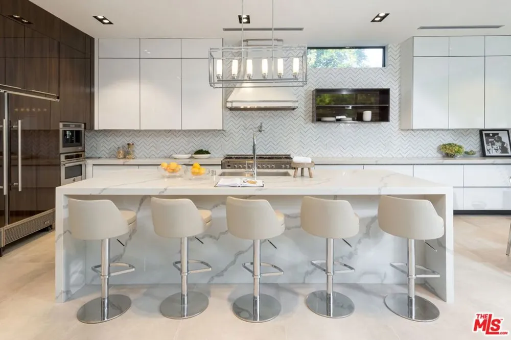 118 S CANYON VIEW DRIVE Los Angeles, CA 90049