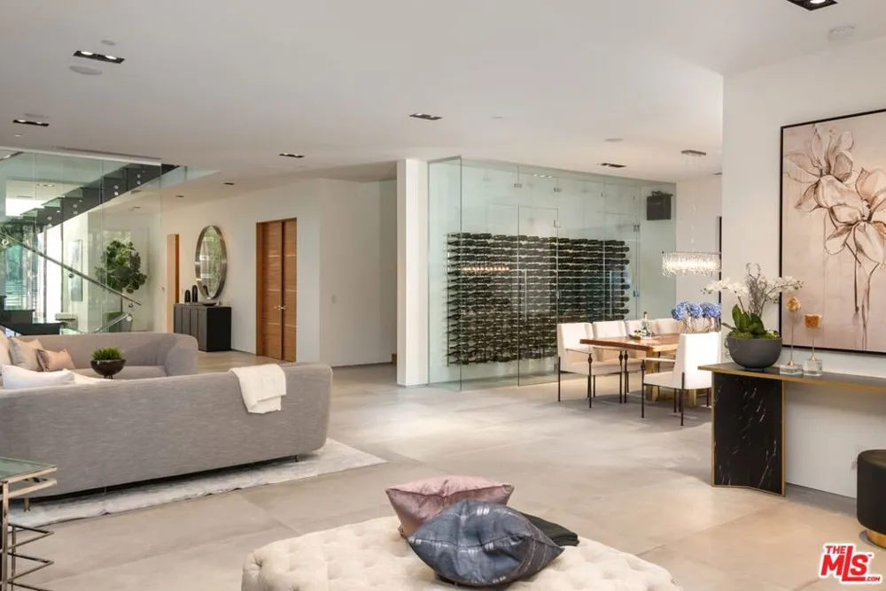 118 S CANYON VIEW DRIVE Los Angeles, CA 90049