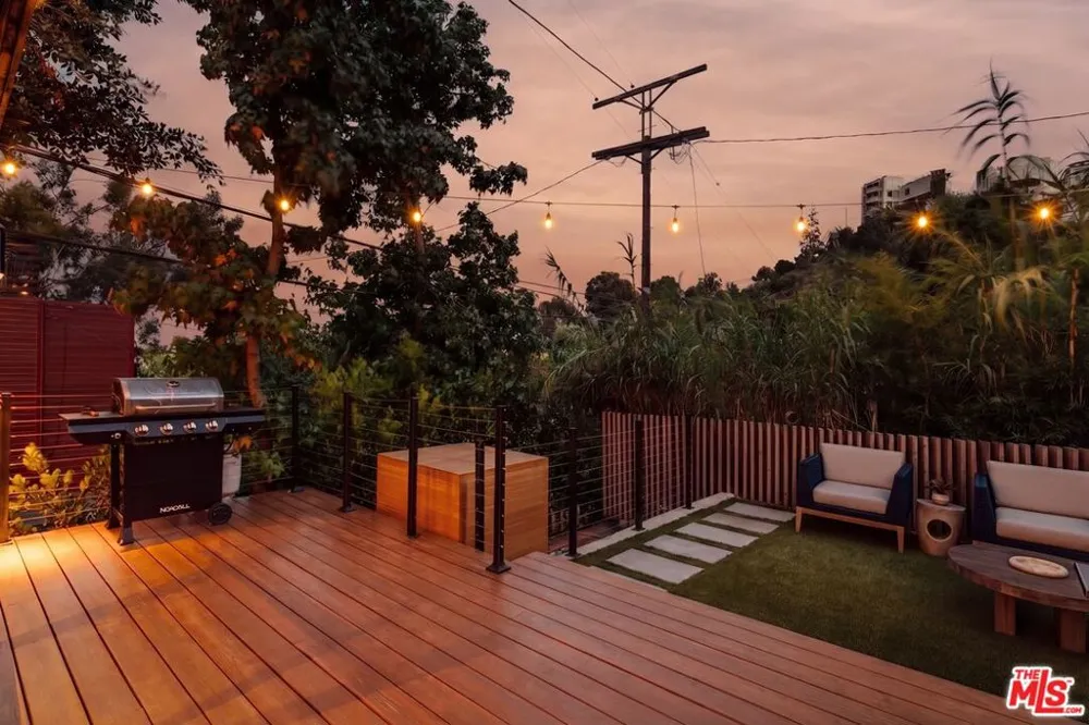 8550 Ridpath Drive Los Angeles, CA 90046