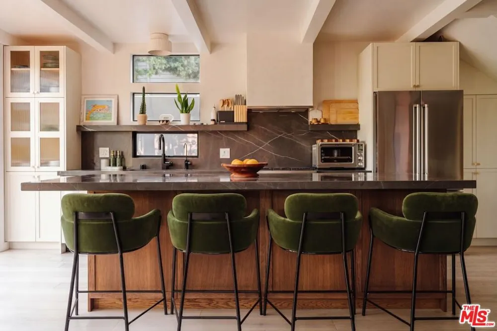8550 Ridpath Drive Los Angeles, CA 90046