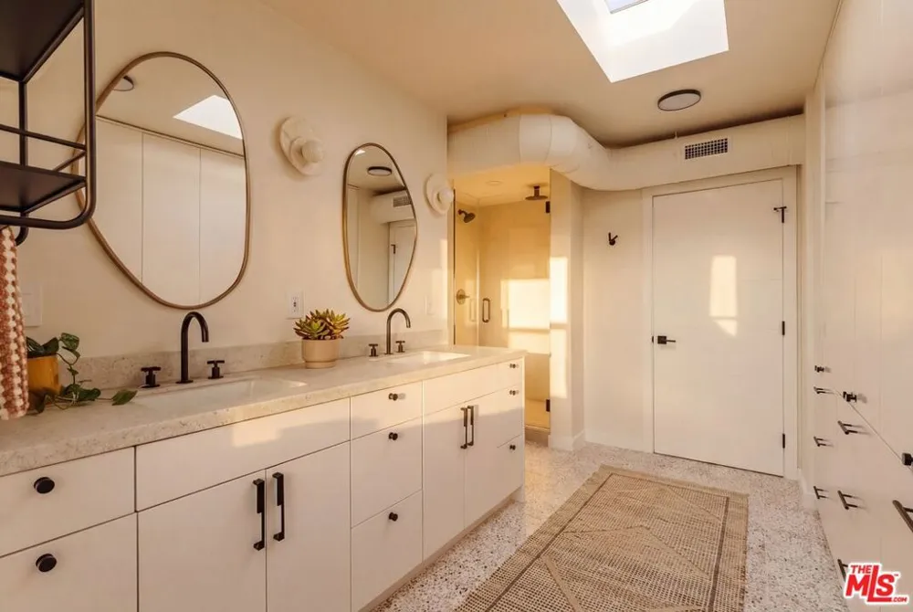 8550 Ridpath Drive Los Angeles, CA 90046