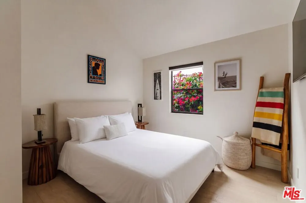 8550 Ridpath Drive Los Angeles, CA 90046