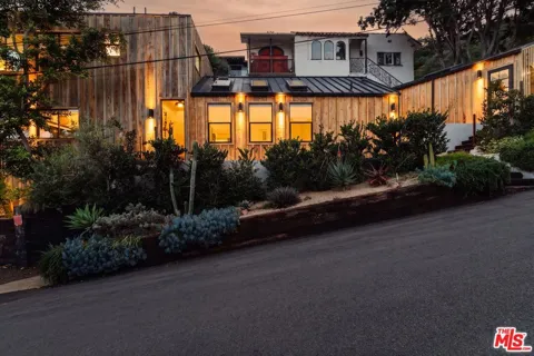 8550 Ridpath Drive