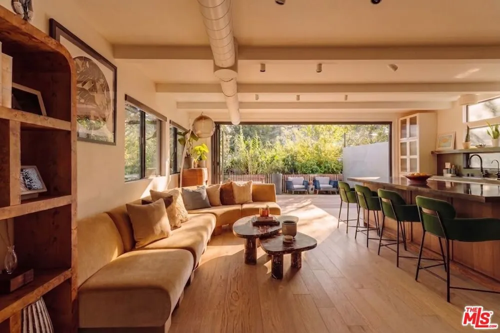 8550 Ridpath Drive Los Angeles, CA 90046