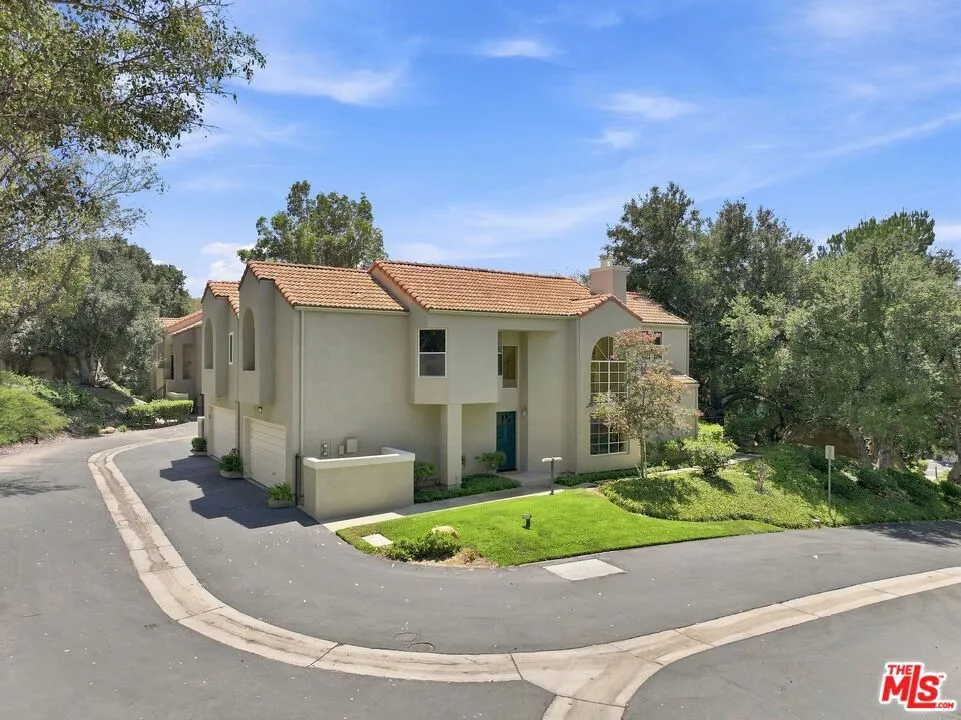 22112 Sun Ranch Court Chatsworth, CA 91311