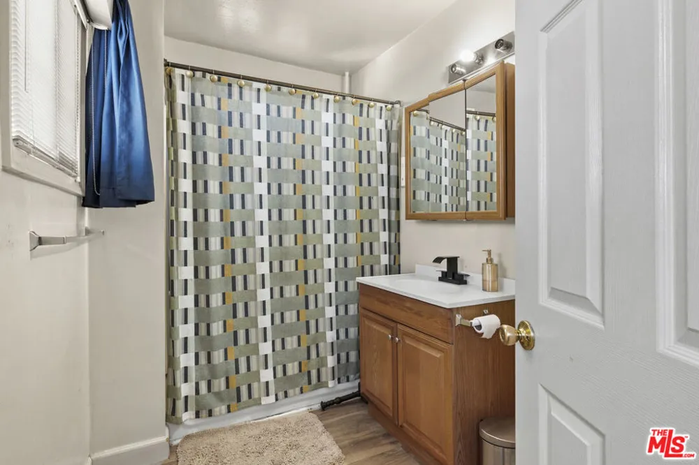 15914 S Bullis Road Compton, CA 90221