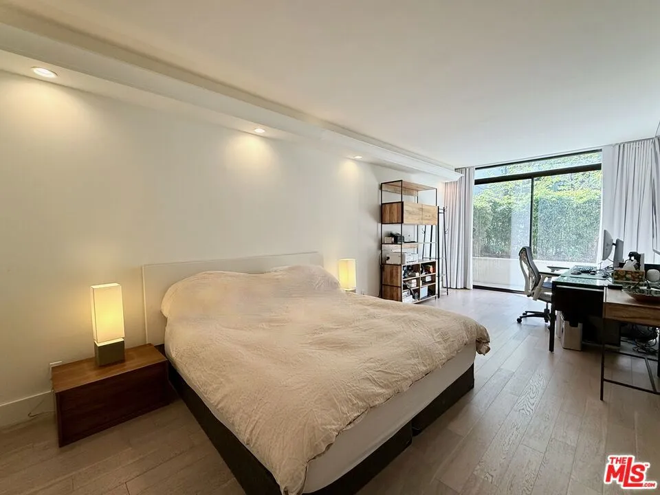 325 Oakhurst Drive #203 Beverly Hills, CA 90210