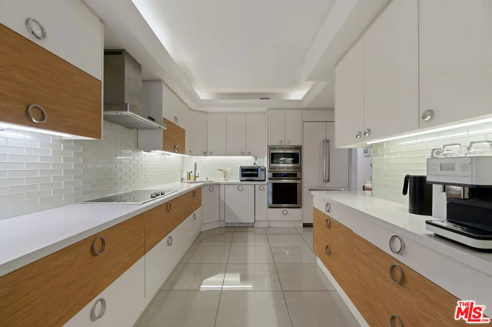 325 Oakhurst Drive #203 Beverly Hills, CA 90210
