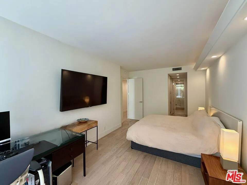 325 Oakhurst Drive #203 Beverly Hills, CA 90210