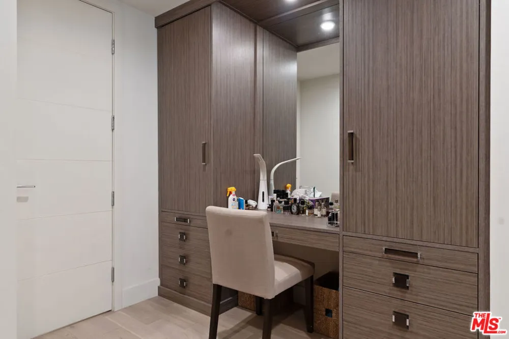 325 Oakhurst Drive #203 Beverly Hills, CA 90210