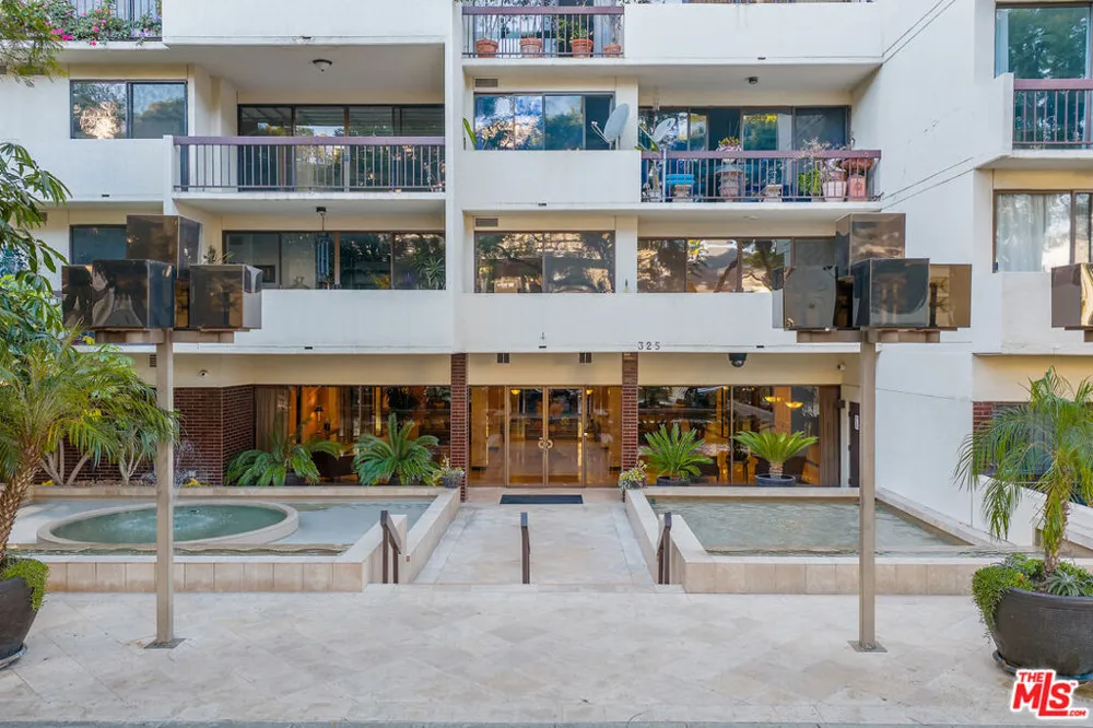 325 Oakhurst Drive #203 Beverly Hills, CA 90210