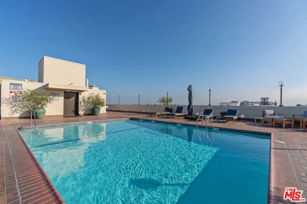 325 Oakhurst Drive #203 Beverly Hills, CA 90210