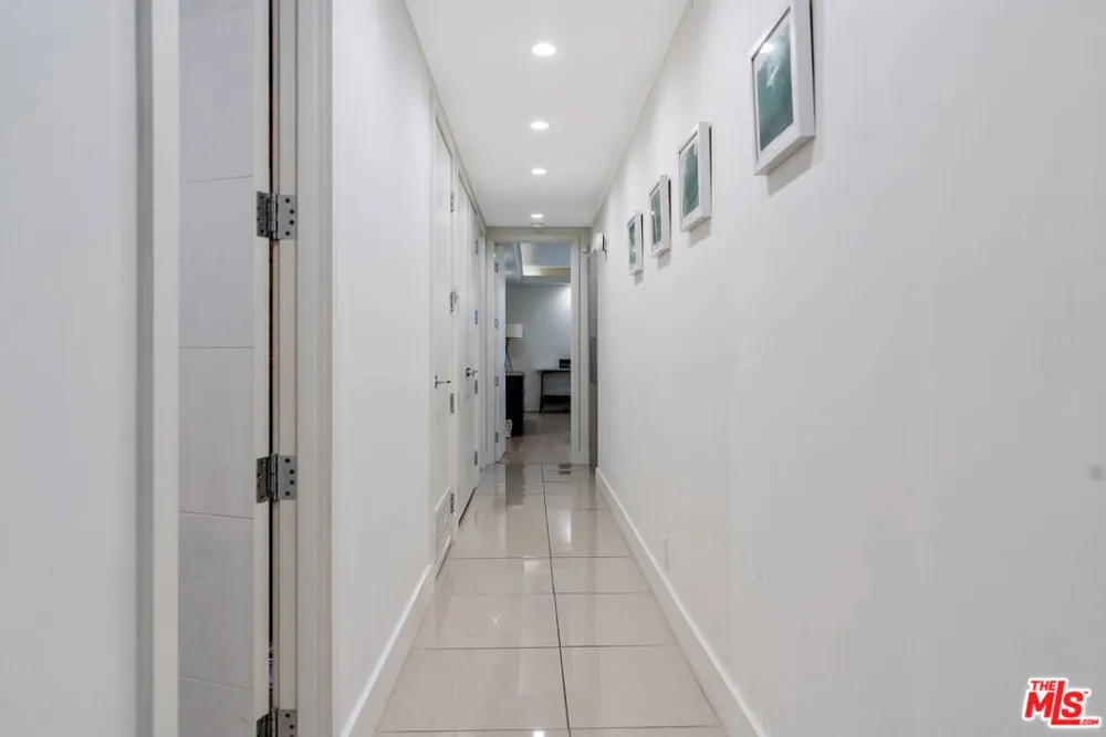 325 Oakhurst Drive #203 Beverly Hills, CA 90210