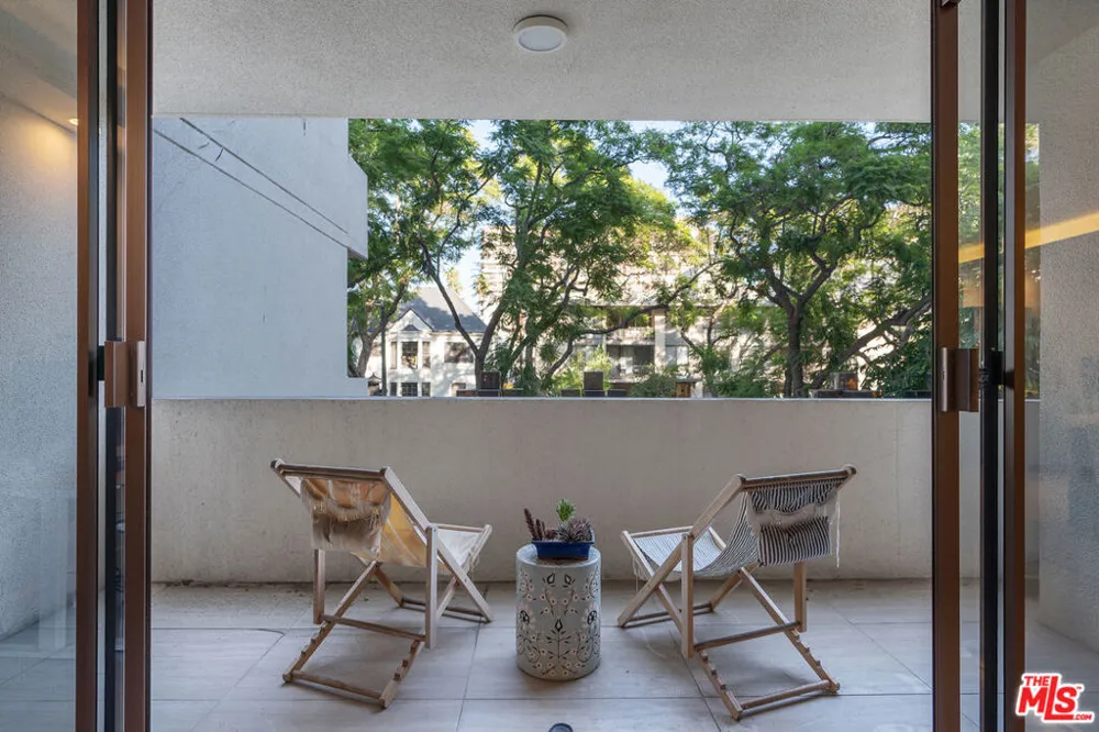 325 Oakhurst Drive #203 Beverly Hills, CA 90210