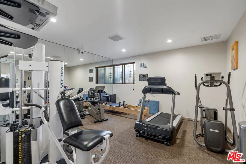 325 Oakhurst Drive #203 Beverly Hills, CA 90210
