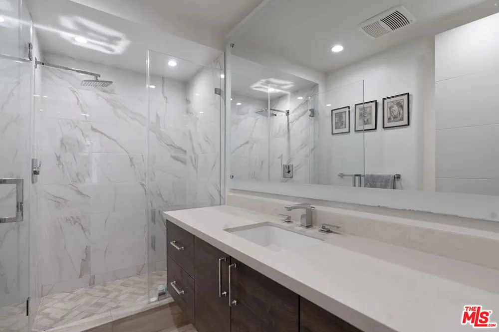 325 Oakhurst Drive #203 Beverly Hills, CA 90210