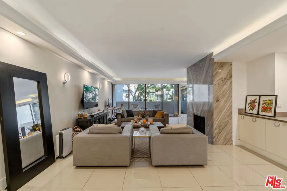325 Oakhurst Drive #203 Beverly Hills, CA 90210