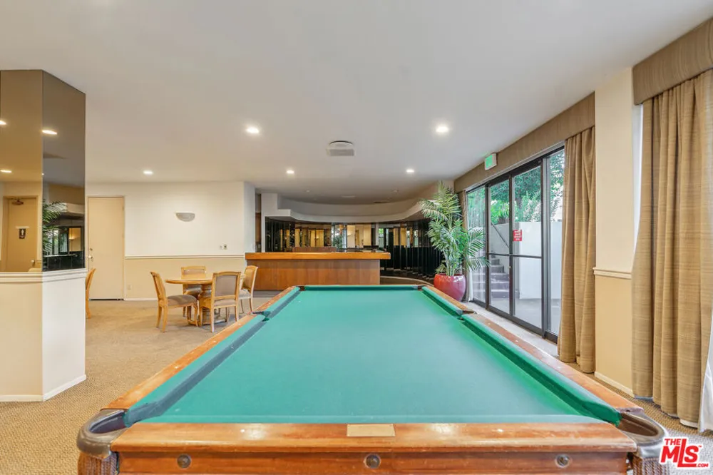 325 Oakhurst Drive #203 Beverly Hills, CA 90210