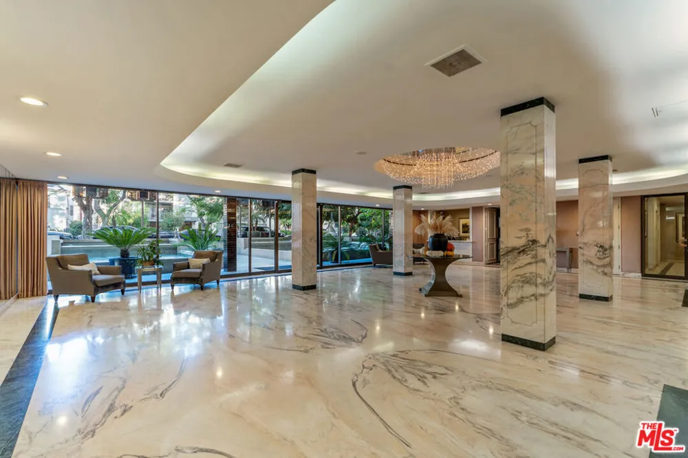 325 Oakhurst Drive #203 Beverly Hills, CA 90210