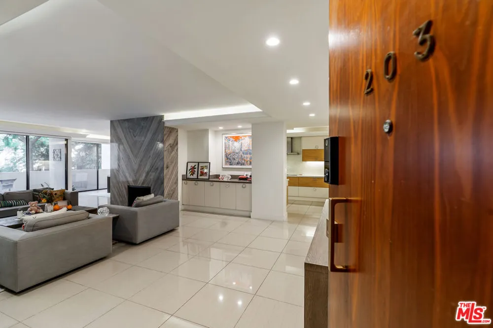 325 Oakhurst Drive #203 Beverly Hills, CA 90210