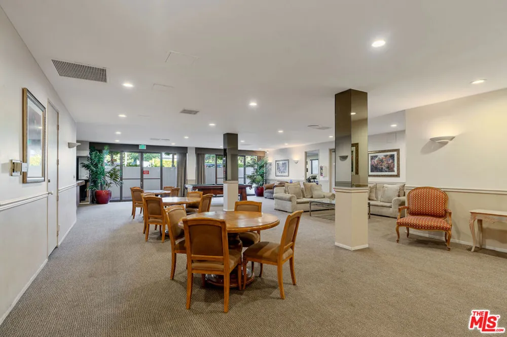 325 Oakhurst Drive #203 Beverly Hills, CA 90210