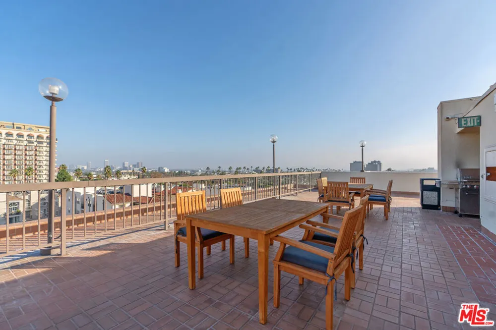 325 Oakhurst Drive #203 Beverly Hills, CA 90210