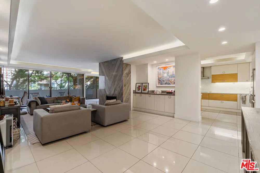 325 Oakhurst Drive #203 Beverly Hills, CA 90210