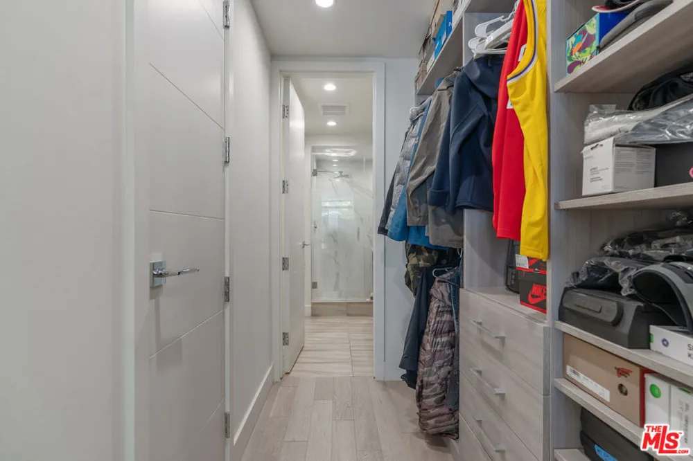 325 Oakhurst Drive #203 Beverly Hills, CA 90210