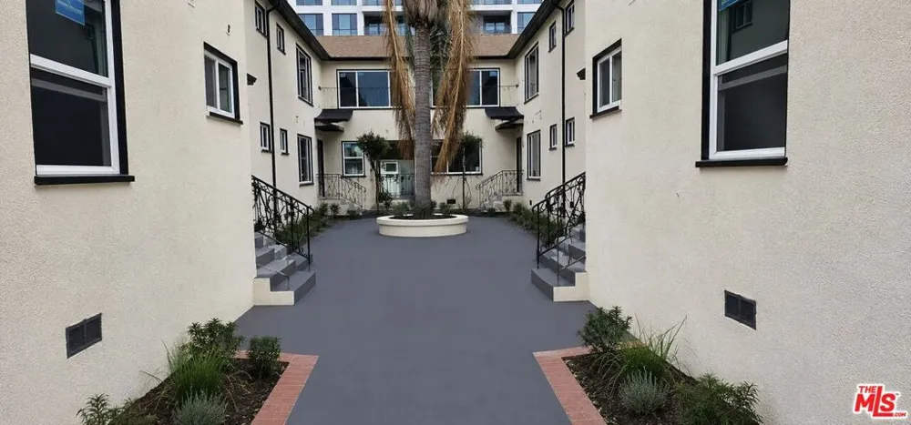 537 S Catalina Street #4 Los Angeles, CA 90020