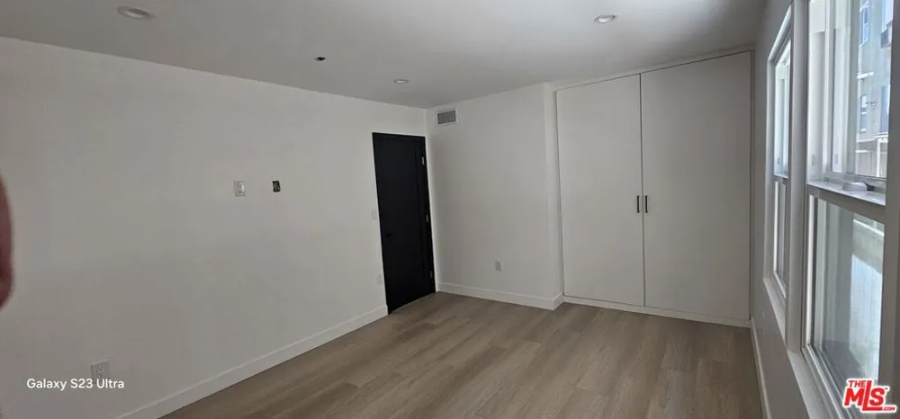 537 S Catalina Street #4 Los Angeles, CA 90020