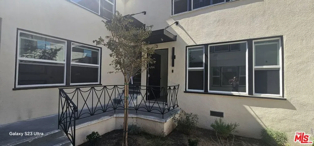 537 S Catalina Street #4 Los Angeles, CA 90020