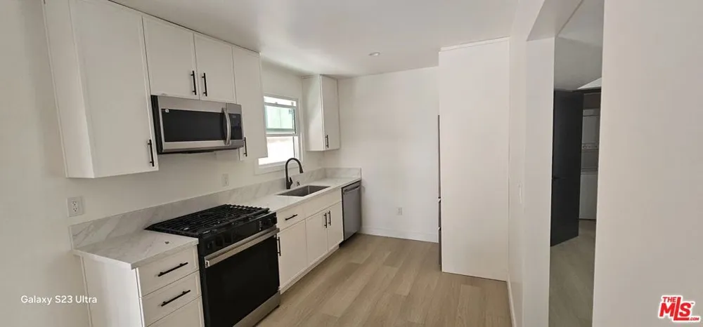 537 S Catalina Street #4 Los Angeles, CA 90020