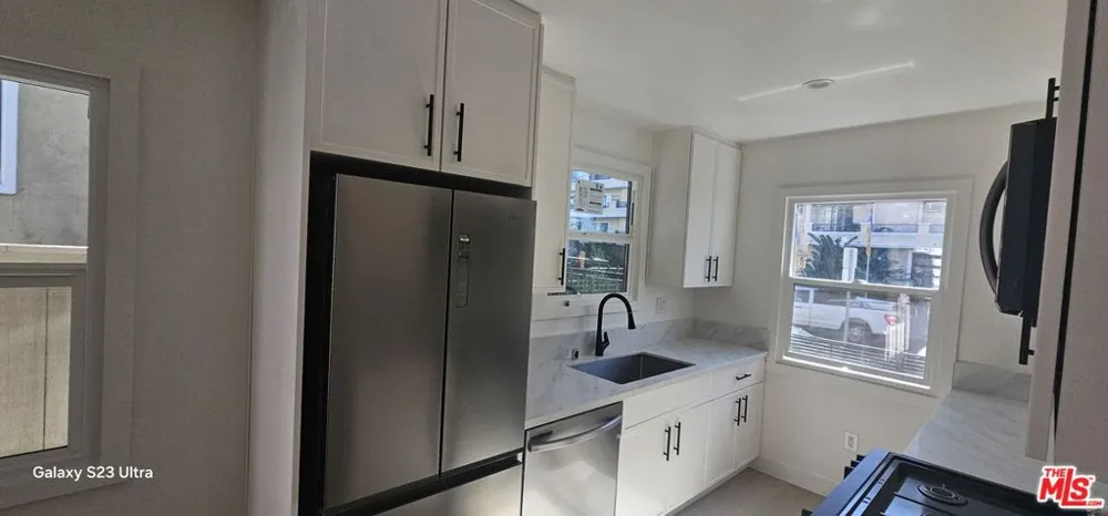 537 S Catalina Street #4 Los Angeles, CA 90020