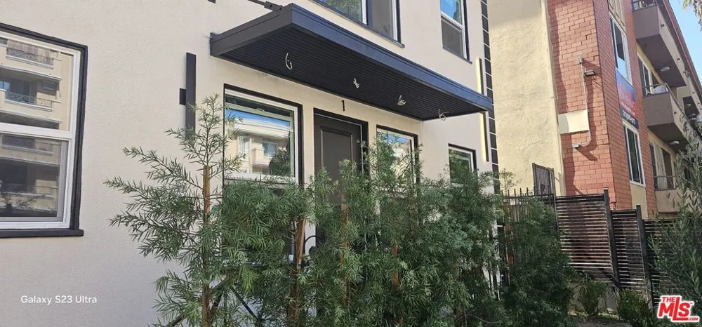 537 S Catalina Street #4 Los Angeles, CA 90020