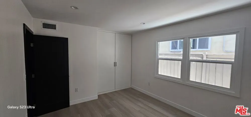537 S Catalina Street #4 Los Angeles, CA 90020