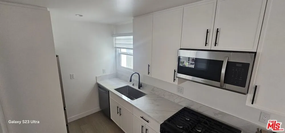 537 S Catalina Street #4 Los Angeles, CA 90020
