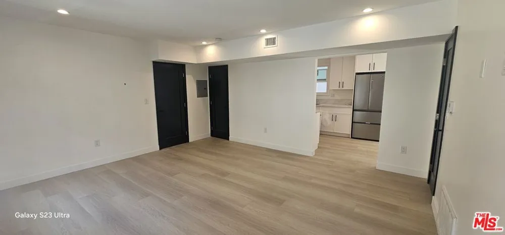 537 S Catalina Street #4 Los Angeles, CA 90020