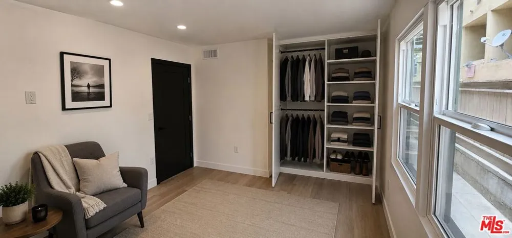 537 S Catalina Street #4 Los Angeles, CA 90020