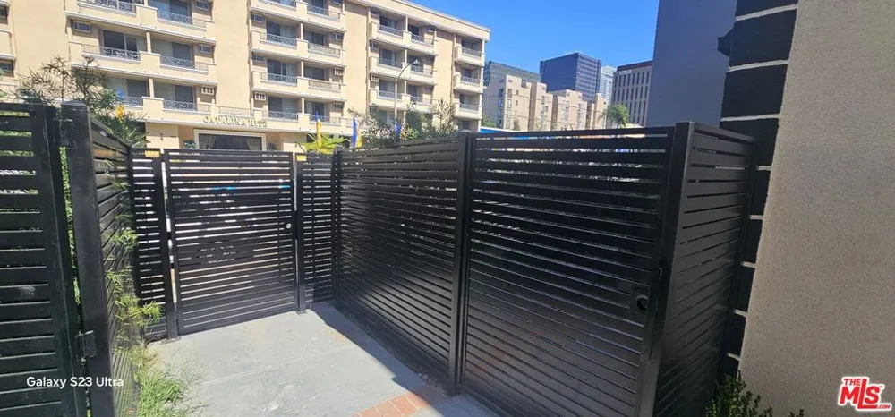 537 S Catalina Street #4 Los Angeles, CA 90020